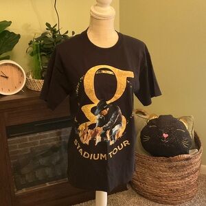 Garth Brooks Stadium Tour Concert Tee, Size Medium, Excellent Condition